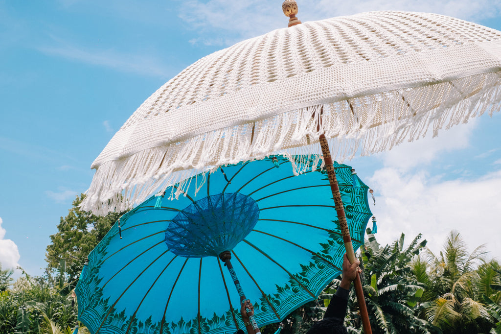 Bali Sonnenschirm - blau halb silber - 280cm