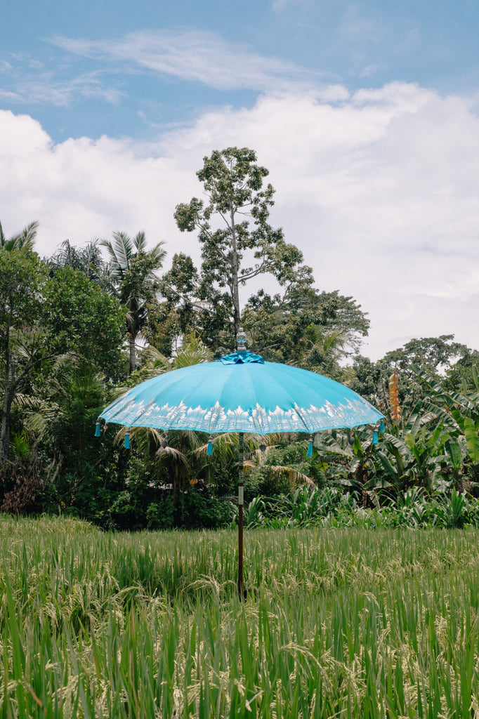 Bali Sonnenschirm - blau halb silber - 280cm