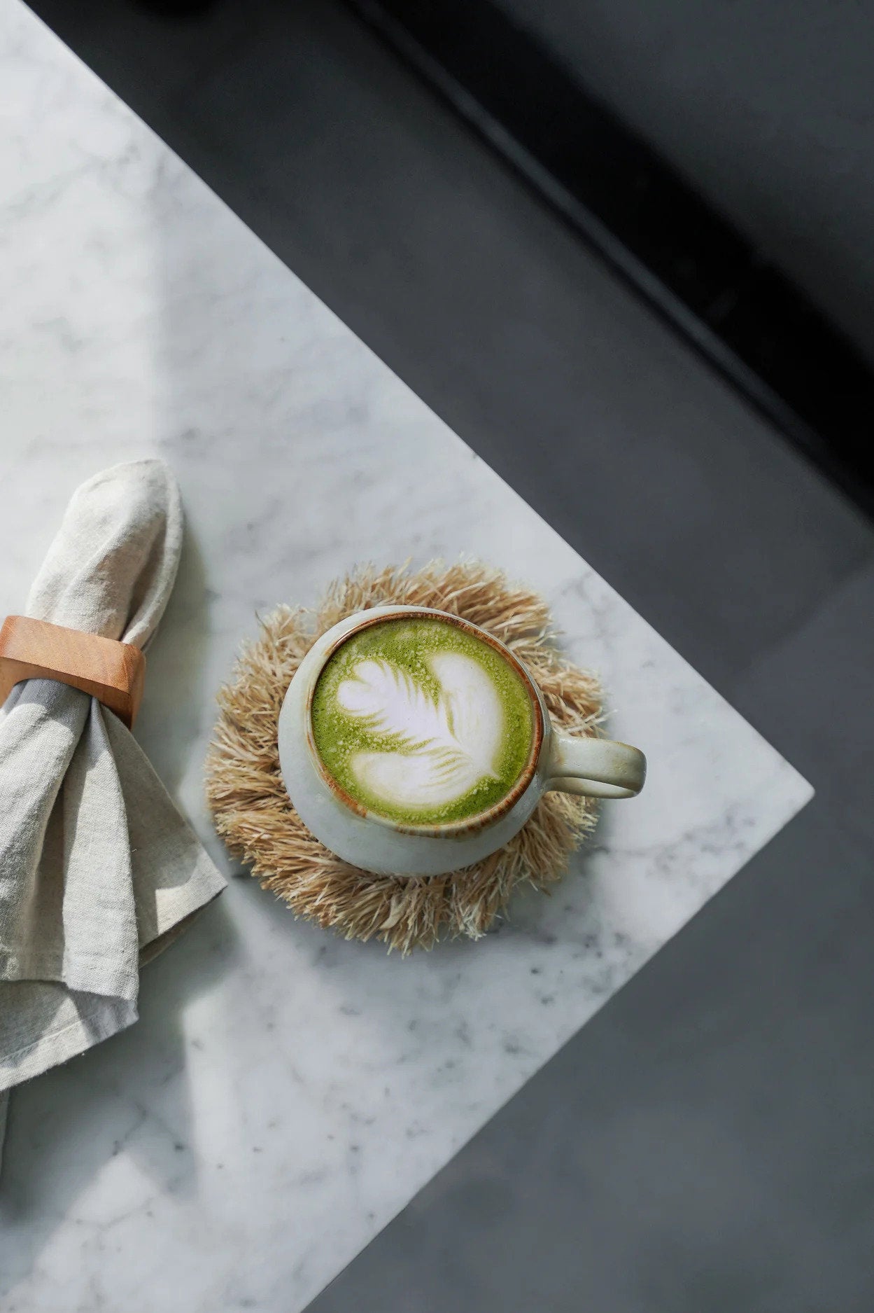 Der Fransen-Raffia-Untersetzer - Natur