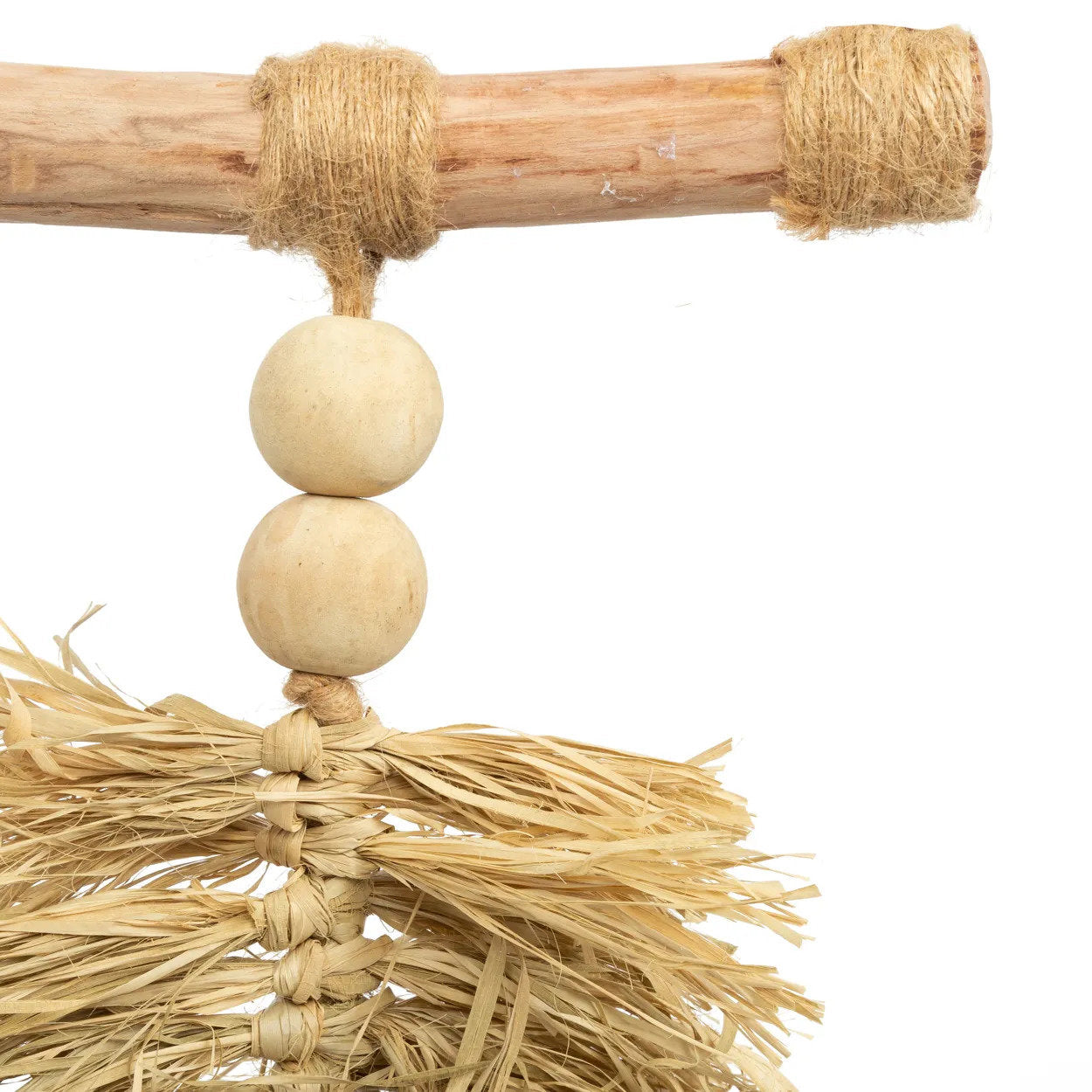 Das Raffia-Dreieck als hängende Dekoration