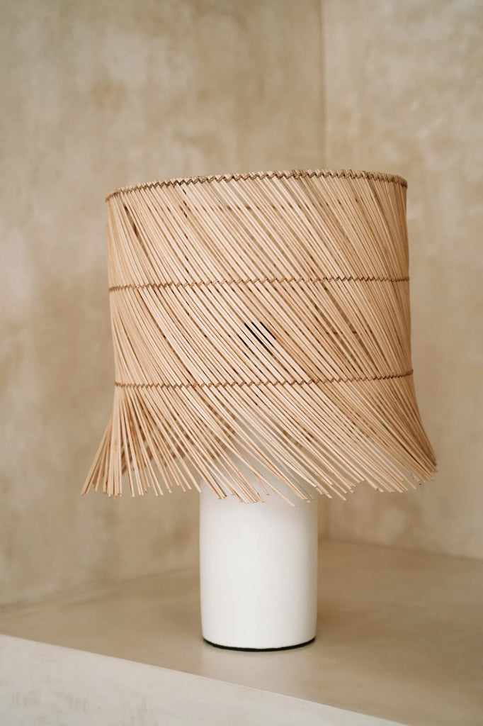 Die Rattan Tischlampe - Weiß Natur