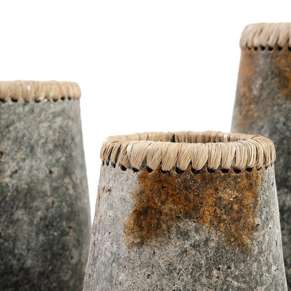 Die heimtückische Vase - Antik Grau - S