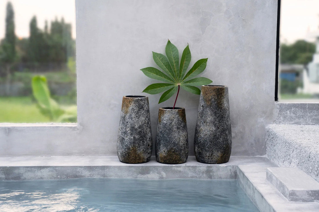 Die gespenstische Vase - Antik Grau - L