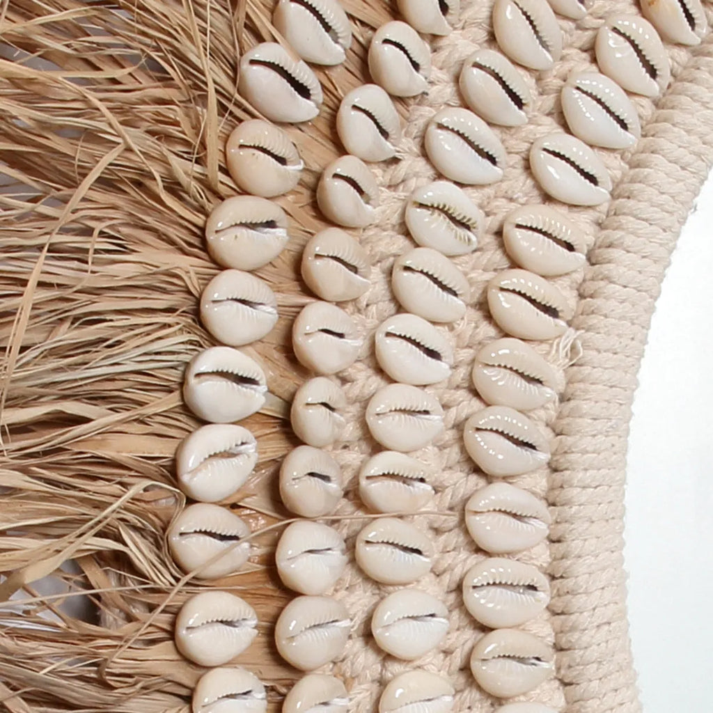 Der Raffia Cowrie-Spiegel - Naturweiß