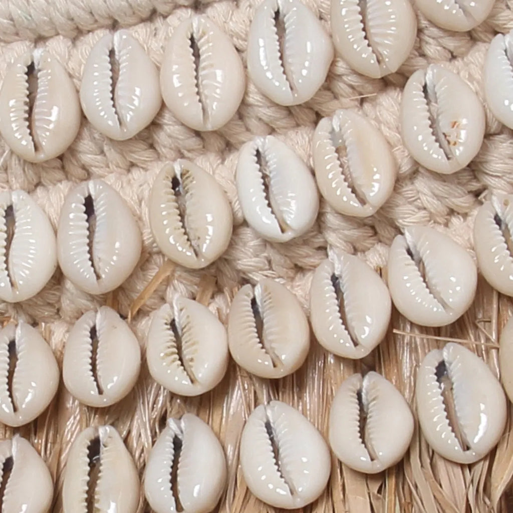 Der Raffia Cowrie-Spiegel - Naturweiß