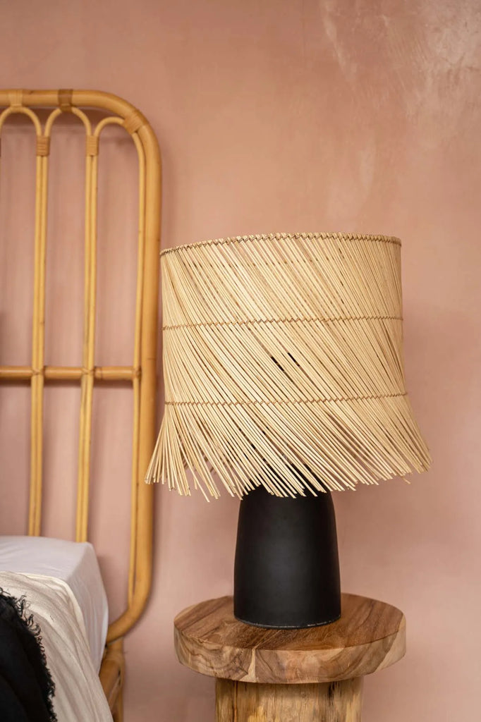 Die Rattan Tischlampe - Schwarz Natur